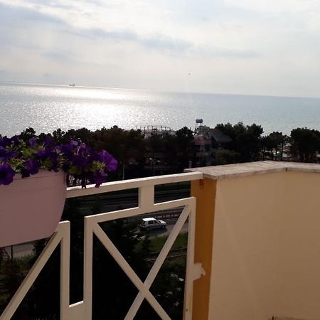 Hotel Blendi ดูร์เรส ภายนอก รูปภาพ